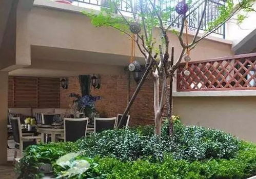 為什么現在別墅裝修都喜歡往下挖半層做成庭院？親身體驗后才知道，好處多得超乎想象