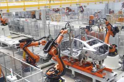 智能制造成就卓越品質(zhì) 北京汽車株洲二工廠開放日迎智能機(jī)器人銷售新體驗(yàn)